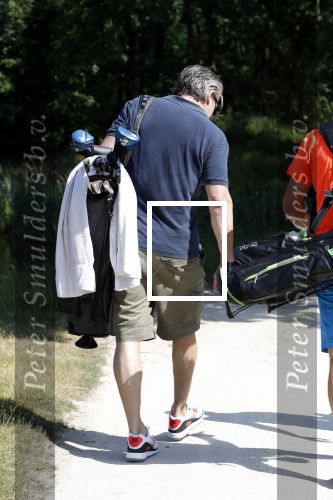 Eemnes 28 mei 2018
Golfwedstrijd ten bate van Warchild met oa Victor Reinier Toine v Peperstraten Mariska v Kolck en Frits Sissing. Kunstenaar Pim Smit maakt samen met victor Reinier een schilderij .
