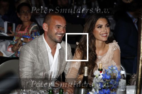 Utrecht 2 juni 2018
Gala van Wesley Sneijder in Hoptel v d Valk. Wesley kreeg een belangrijke onderscheiding van de gemeente Utrecht buit bhanden van Burgemeester Jan v Zanen. Yolanthe Sneijder Cabau v Kasbergen feliciteerde hem.