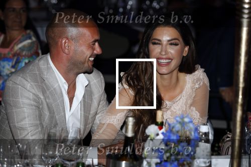 Utrecht 2 juni 2018
Gala van Wesley Sneijder in Hoptel v d Valk. Wesley kreeg een belangrijke onderscheiding van de gemeente Utrecht buit bhanden van Burgemeester Jan v Zanen. Yolanthe Sneijder Cabau v Kasbergen feliciteerde hem.