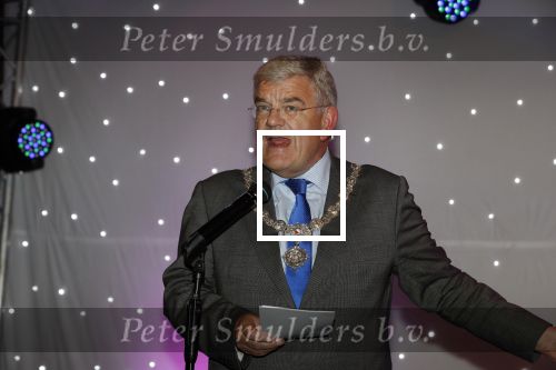 Utrecht 2 juni 2018
Gala van Wesley Sneijder in Hoptel v d Valk. Wesley kreeg een belangrijke onderscheiding van de gemeente Utrecht buit bhanden van Burgemeester Jan v Zanen. Yolanthe Sneijder Cabau v Kasbergen feliciteerde hem.