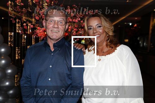 Utrecht 2 juni 2018
Gala van Wesley Sneijder in Hoptel v d Valk. Wesley kreeg een belangrijke onderscheiding van de gemeente Utrecht buit bhanden van Burgemeester Jan v Zanen. Yolanthe Sneijder Cabau v Kasbergen feliciteerde hem. Barry en Sylvia Sneijder