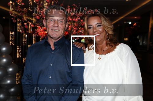 Utrecht 2 juni 2018
Gala van Wesley Sneijder in Hoptel v d Valk. Wesley kreeg een belangrijke onderscheiding van de gemeente Utrecht buit bhanden van Burgemeester Jan v Zanen. Yolanthe Sneijder Cabau v Kasbergen feliciteerde hem. Barry en Sylvia Sneijder
