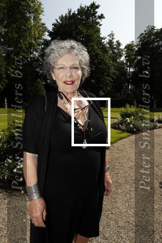 Haarzuilens 6 juni 2018
Opening expositie in kasteel de haar met oa Rene Mioch Annewil Blankers Renee Soutendijk en Willeke v Ammelrooij.