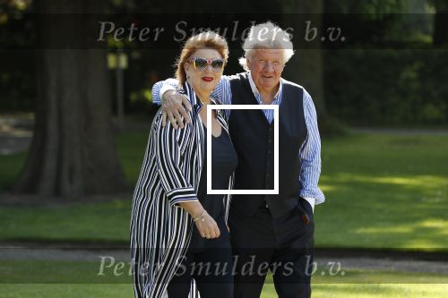 Haarzuilens 6 juni 2018
Opening expositie in kasteel de haar met oa Rene Mioch Annewil Blankers Renee Soutendijk en Willeke v Ammelrooij. Willibrord Frequin met vriendin