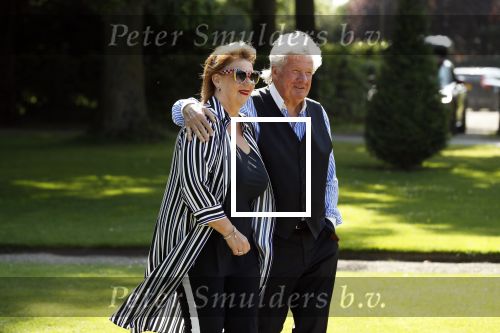 Haarzuilens 6 juni 2018
Opening expositie in kasteel de haar met oa Rene Mioch Annewil Blankers Renee Soutendijk en Willeke v Ammelrooij. Willibrord Frequin met vriendin