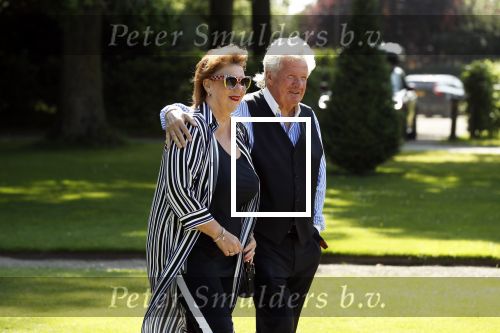 Haarzuilens 6 juni 2018
Opening expositie in kasteel de haar met oa Rene Mioch Annewil Blankers Renee Soutendijk en Willeke v Ammelrooij. Willibrord Frequin met vriendin