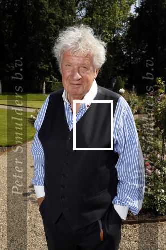 Haarzuilens 6 juni 2018
Opening expositie in kasteel de haar met oa Rene Mioch Annewil Blankers Renee Soutendijk en Willeke v Ammelrooij. Willibrord Frequin met vriendin