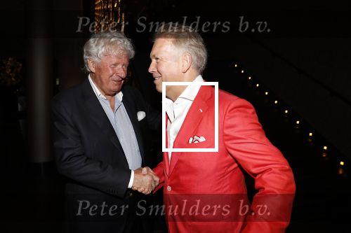 Utrecht 2 juni 2018
Gala van Wesley Sneijder in Hoptel v d Valk. Wesley kreeg een belangrijke onderscheiding van de gemeente Utrecht buit bhanden van Burgemeester Jan v Zanen. Yolanthe Sneijder Cabau v Kasbergen feliciteerde hem. Willibrord Frequin en Marcel Boekhoorn