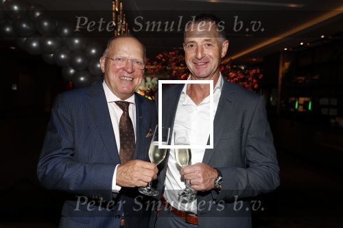 Utrecht 2 juni 2018
Gala van Wesley Sneijder in Hoptel v d Valk. Wesley kreeg een belangrijke onderscheiding van de gemeente Utrecht buit bhanden van Burgemeester Jan v Zanen. Yolanthe Sneijder Cabau v Kasbergen feliciteerde hem. Willy v d Kerkhof Ernie Brandts Leo v Veen Flp Kerkhoven ea
