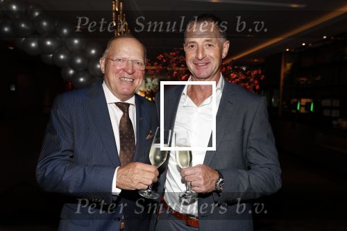 Utrecht 2 juni 2018
Gala van Wesley Sneijder in Hoptel v d Valk. Wesley kreeg een belangrijke onderscheiding van de gemeente Utrecht buit bhanden van Burgemeester Jan v Zanen. Yolanthe Sneijder Cabau v Kasbergen feliciteerde hem. Willy v d Kerkhof Ernie Brandts Leo v Veen Flp Kerkhoven ea