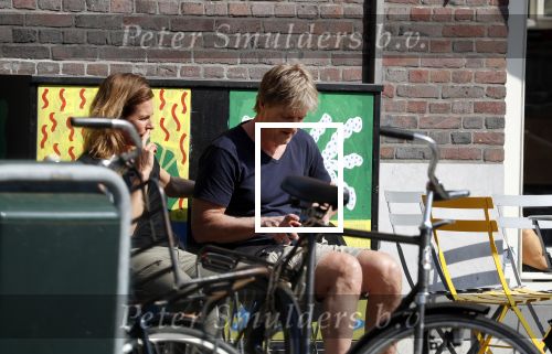 Amsterdam 23 mei 2018
Wim Kieft met vriendin op terras bij de coffeecompany.