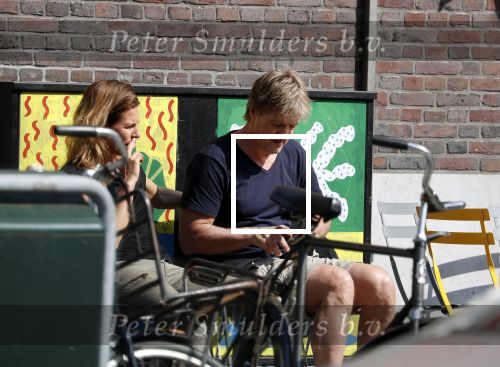 Amsterdam 23 mei 2018
Wim Kieft met vriendin op terras bij de coffeecompany.