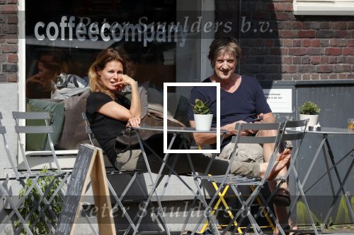 Amsterdam 23 mei 2018
Wim Kieft met vriendin op terras bij de coffeecompany.