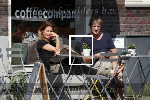 Amsterdam 23 mei 2018
Wim Kieft met vriendin op terras bij de coffeecompany.