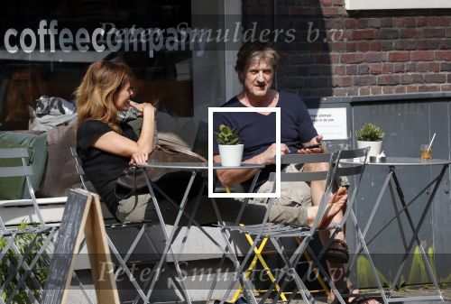 Amsterdam 23 mei 2018
Wim Kieft met vriendin op terras bij de coffeecompany.