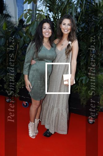 Amsterdam 5 juni 2018
Premiere Jurassic world in het amsterdam theater. Xelly Cabau v Kasbergen met vriend en een vriendin