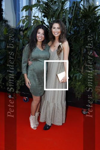 Amsterdam 5 juni 2018
Premiere Jurassic world in het amsterdam theater. Xelly Cabau v Kasbergen met vriend en een vriendin