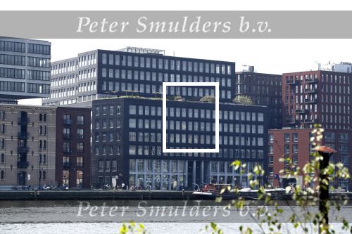 Amsterdam 9 mei 2018 
Xelly Cabau v Kasbergen heeft  appartement 
in dit gebouw aan het IJ in Amsterdam.