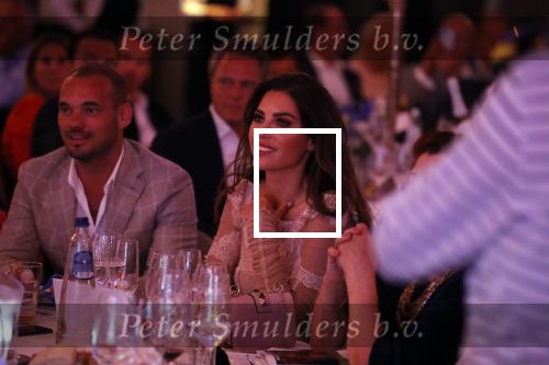 Utrecht 2 juni 2018
Gala van Wesley Sneijder in Hoptel v d Valk. Wesley kreeg een belangrijke onderscheiding van de gemeente Utrecht buit bhanden van Burgemeester Jan v Zanen. Yolanthe Sneijder Cabau v Kasbergen feliciteerde hem.