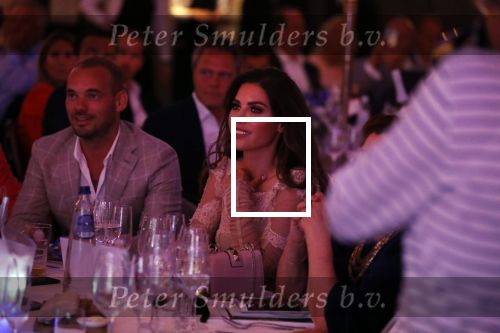 Utrecht 2 juni 2018
Gala van Wesley Sneijder in Hoptel v d Valk. Wesley kreeg een belangrijke onderscheiding van de gemeente Utrecht buit bhanden van Burgemeester Jan v Zanen. Yolanthe Sneijder Cabau v Kasbergen feliciteerde hem.