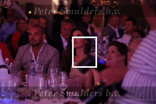 Utrecht 2 juni 2018
Gala van Wesley Sneijder in Hoptel v d Valk. Wesley kreeg een belangrijke onderscheiding van de gemeente Utrecht buit bhanden van Burgemeester Jan v Zanen. Yolanthe Sneijder Cabau v Kasbergen feliciteerde hem.