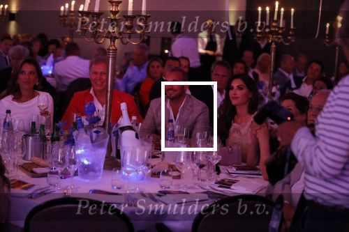 Utrecht 2 juni 2018
Gala van Wesley Sneijder in Hoptel v d Valk. Wesley kreeg een belangrijke onderscheiding van de gemeente Utrecht buit bhanden van Burgemeester Jan v Zanen. Yolanthe Sneijder Cabau v Kasbergen feliciteerde hem.