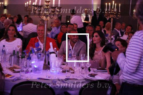 Utrecht 2 juni 2018
Gala van Wesley Sneijder in Hoptel v d Valk. Wesley kreeg een belangrijke onderscheiding van de gemeente Utrecht buit bhanden van Burgemeester Jan v Zanen. Yolanthe Sneijder Cabau v Kasbergen feliciteerde hem.