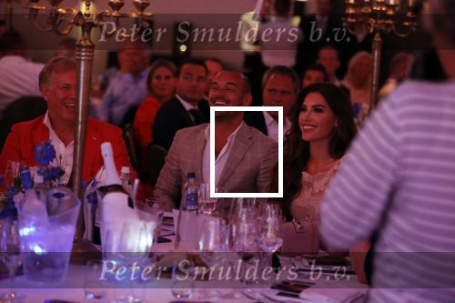 Utrecht 2 juni 2018
Gala van Wesley Sneijder in Hoptel v d Valk. Wesley kreeg een belangrijke onderscheiding van de gemeente Utrecht buit bhanden van Burgemeester Jan v Zanen. Yolanthe Sneijder Cabau v Kasbergen feliciteerde hem.