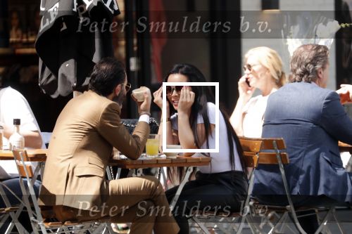 Amsterdam 23 mei 2019
Amanda Balk met haar (ex) man op terras in Amsterdam zuid.