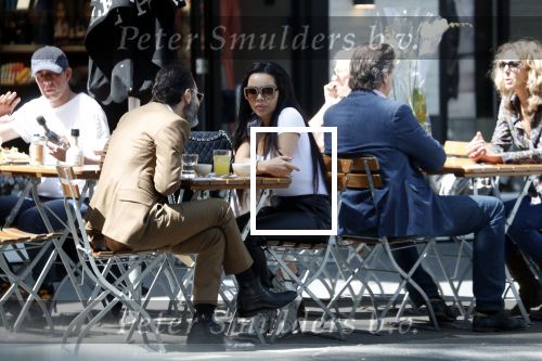Amsterdam 23 mei 2019
Amanda Balk met haar (ex) man op terras in Amsterdam zuid.
