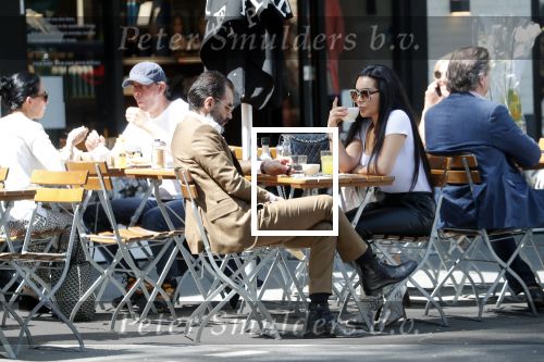 Amsterdam 23 mei 2019
Amanda Balk met haar (ex) man op terras in Amsterdam zuid.