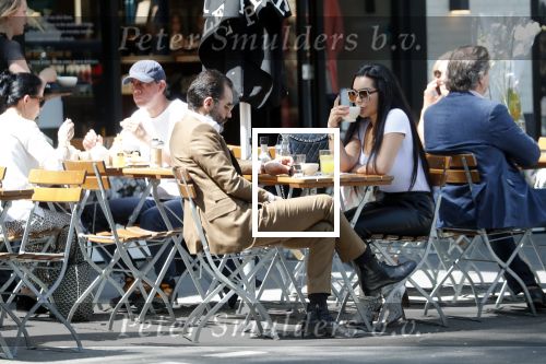 Amsterdam 23 mei 2019
Amanda Balk met haar (ex) man op terras in Amsterdam zuid.