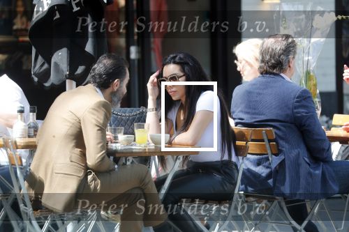 Amsterdam 23 mei 2019
Amanda Balk met haar (ex) man op terras in Amsterdam zuid.