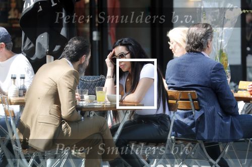 Amsterdam 23 mei 2019
Amanda Balk met haar (ex) man op terras in Amsterdam zuid.