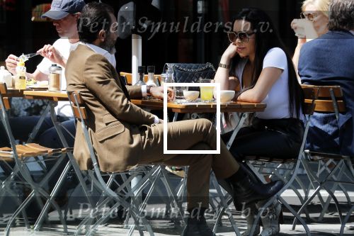 Amsterdam 23 mei 2019
Amanda Balk met haar (ex) man op terras in Amsterdam zuid.