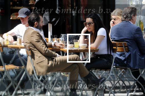 Amsterdam 23 mei 2019
Amanda Balk met haar (ex) man op terras in Amsterdam zuid.