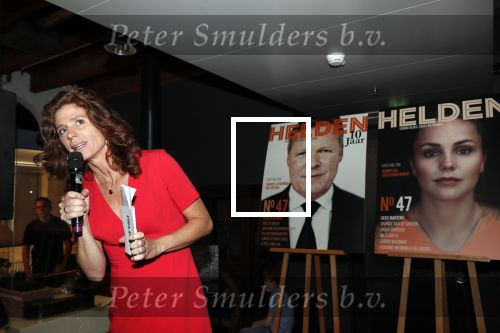 Amsterdam 29 mei 2019
10 jaar magazine Helden geporesnteerd bij Gassan Diamonds.
Frits en Barbara Barend praten met inge de Bruijn Ronald Koeman en Giovanni Bronkhorst. Barbara was er met partner en hun kinderen