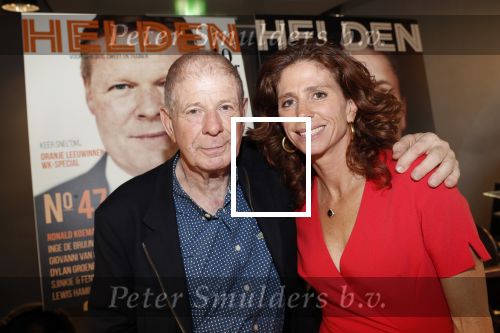 Amsterdam 29 mei 2019
10 jaar magazine Helden geporesnteerd bij Gassan Diamonds.
Frits en Barbara Barend praten met inge de Bruijn Ronald Koeman en Giovanni Bronkhorst. Barbara was er met partner en hun kinderen
