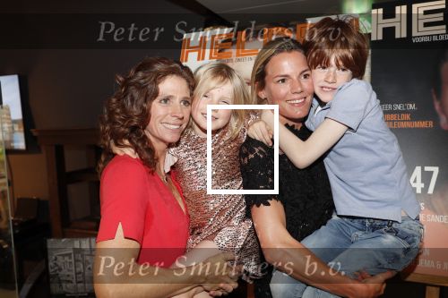 Amsterdam 29 mei 2019
10 jaar magazine Helden geporesnteerd bij Gassan Diamonds.
Frits en Barbara Barend praten met inge de Bruijn Ronald Koeman en Giovanni Bronkhorst. Barbara was er met partner en hun kinderen