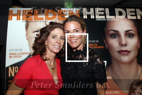 Amsterdam 29 mei 2019
10 jaar magazine Helden geporesnteerd bij Gassan Diamonds.
Frits en Barbara Barend praten met inge de Bruijn Ronald Koeman en Giovanni Bronkhorst. Barbara was er met partner en hun kinderen