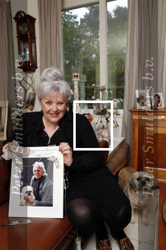 Ermelo 9 mei 2019
Weduwe Bert Bakker ( ex partner Mary Borsato) bij haar thuis.