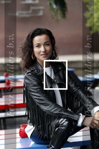 Amsterdam 28 mei 2019
Birgit Schuurman arriveert op een jetski bij cafe de waterkant om daar een gids van Liptonice uit te reiken aan eigenaar van de waterkant.