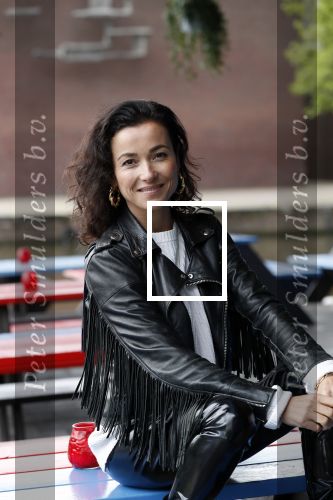 Amsterdam 28 mei 2019
Birgit Schuurman arriveert op een jetski bij cafe de waterkant om daar een gids van Liptonice uit te reiken aan eigenaar van de waterkant.