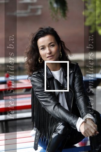 Amsterdam 28 mei 2019
Birgit Schuurman arriveert op een jetski bij cafe de waterkant om daar een gids van Liptonice uit te reiken aan eigenaar van de waterkant.