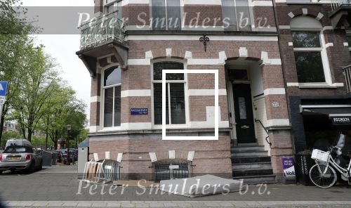 Amsterdam 28 mei 2019
Bij Bridget Maasland voor haar huis liggen een matras en hout voor de deur.