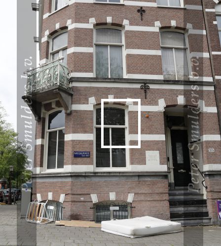 Amsterdam 28 mei 2019
Bij Bridget Maasland voor haar huis liggen een matras en hout voor de deur.