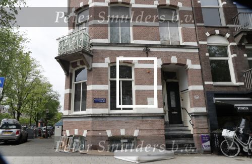 Amsterdam 28 mei 2019
Bij Bridget Maasland voor haar huis liggen een matras en hout voor de deur.