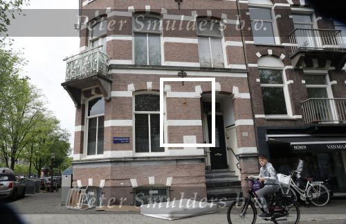 Amsterdam 28 mei 2019
Bij Bridget Maasland voor haar huis liggen een matras en hout voor de deur.