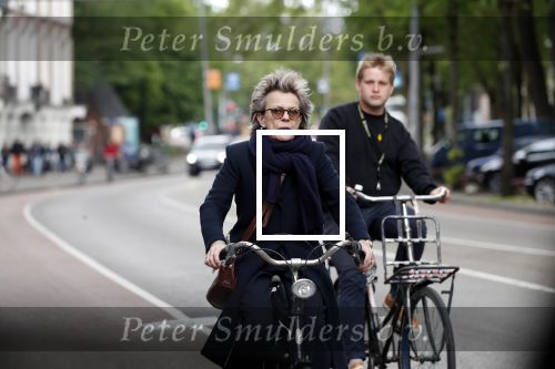 Amsterdam 25 mei 2019
Connie Palmen op de fiets in Amsterdam.