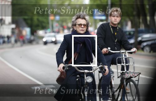 Amsterdam 25 mei 2019
Connie Palmen op de fiets in Amsterdam.